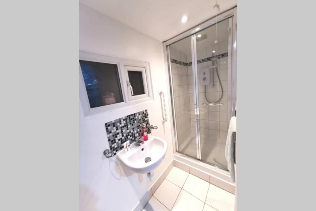 Private Comfortable Guest Suite - Nottingham Luaran gambar
